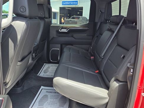 Used 2024 Chevrolet Silverado 1500 LT Trail Boss w/ LT Trail Boss Premium Package AWD/4WD image 17