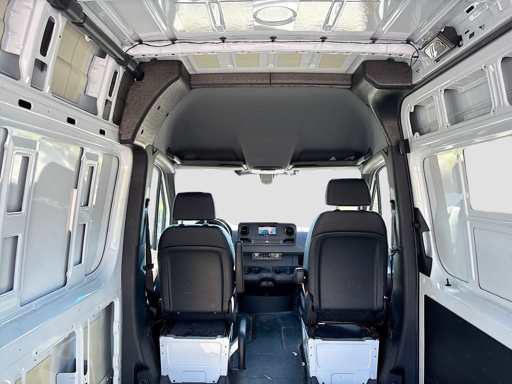 Used 2024 Mercedes-Benz Sprinter 2500 image 14