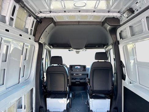Used 2024 Mercedes-Benz Sprinter 2500 image 14