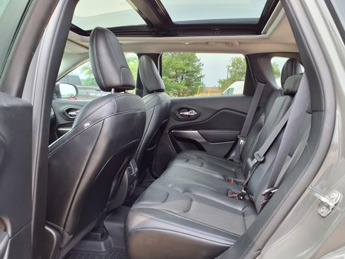 Used 2022 Jeep Cherokee Latitude Lux w/ Sun & Sound Group FWD image 26