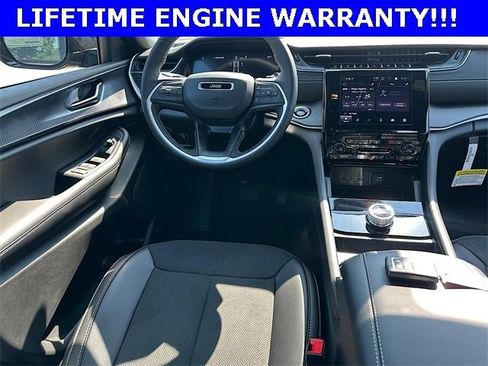 New 2025 Jeep Grand Cherokee Altitude image 16