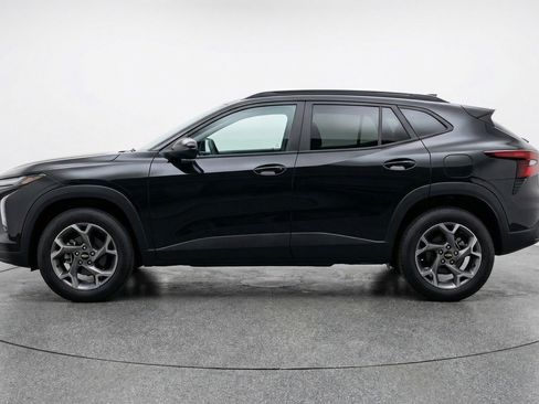 Used 2025 Chevrolet Trax LT image 5
