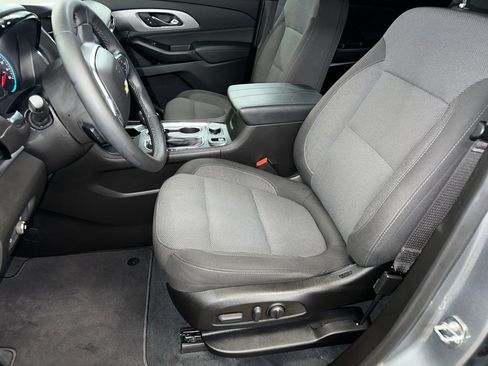 Certified 2023 Chevrolet Traverse LT image 2