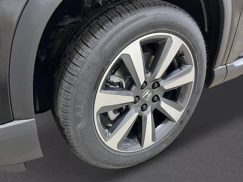 New 2025 Honda Pilot Touring image 12