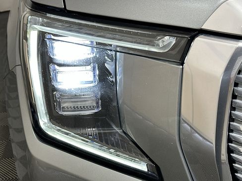 Used 2023 GMC Yukon Denali RWD image 9