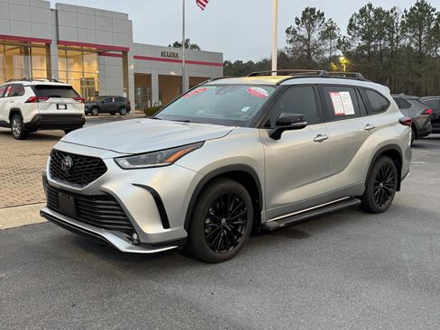 Certified 2024 Toyota Highlander XSE image 1