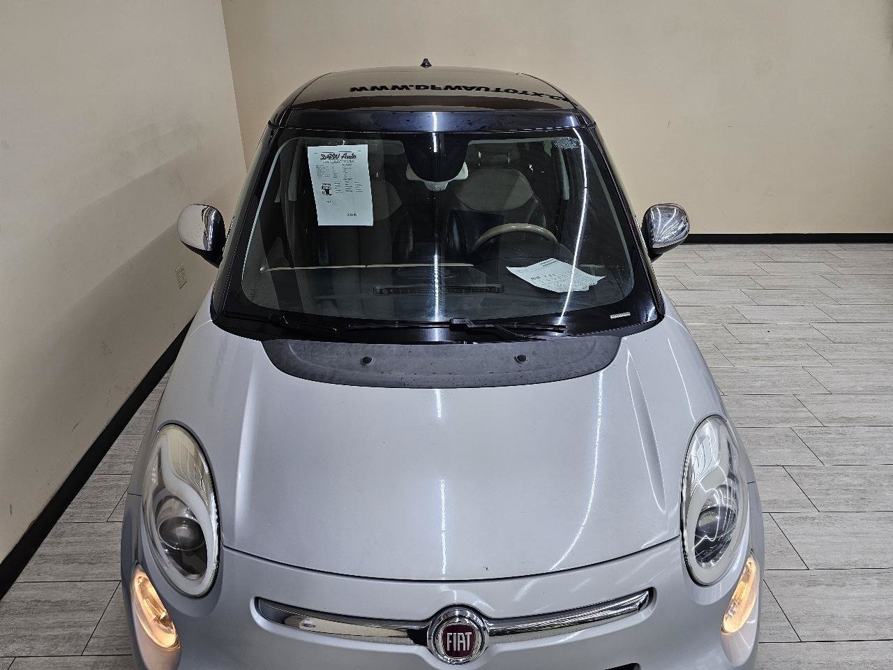 Used 2017 FIAT 500L Lounge w/ Premium Package FWD image 4