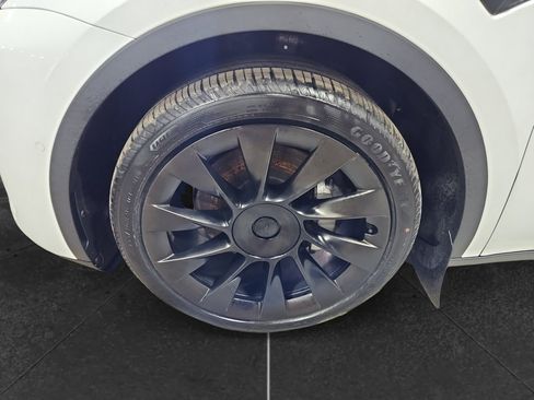 Used 2022 Tesla Model Y Long Range image 30