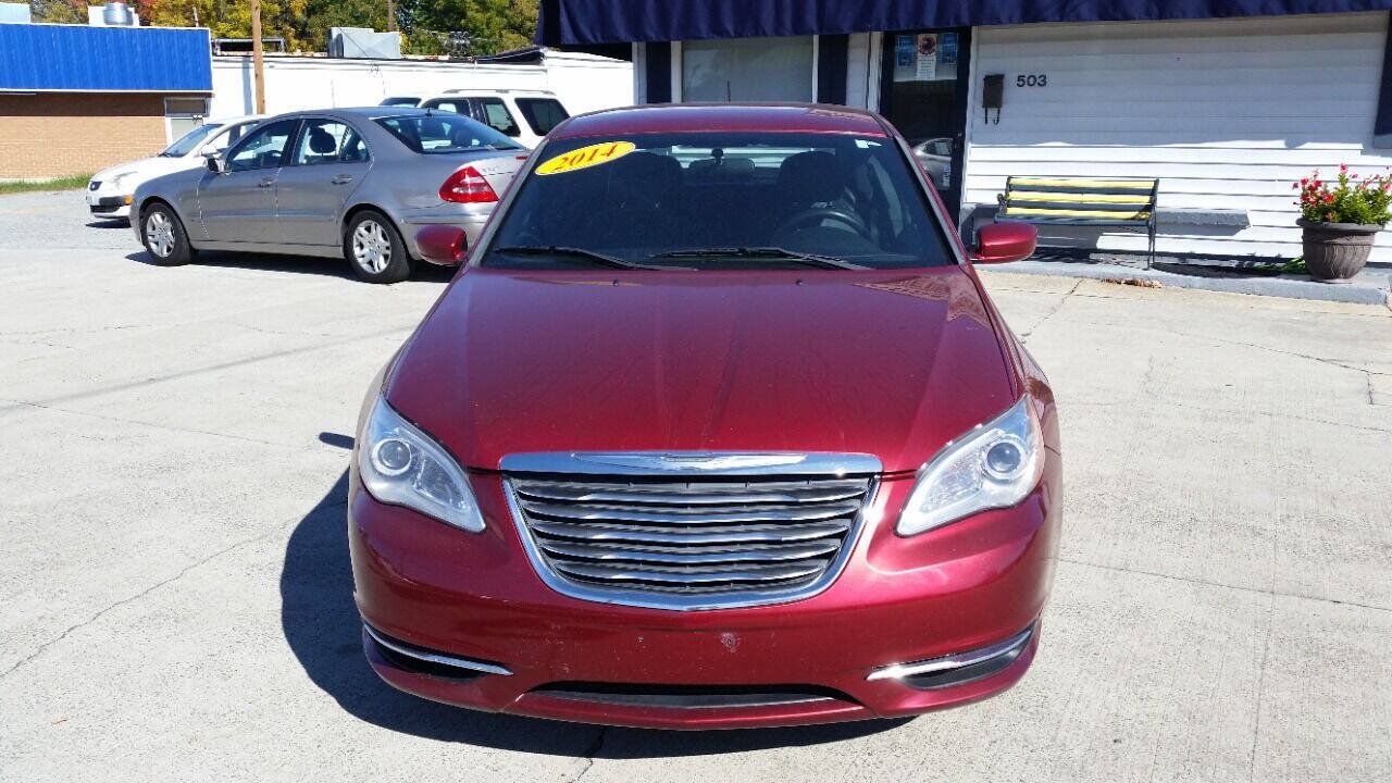 Used 2014 Chrysler 200 LX FWD image 2