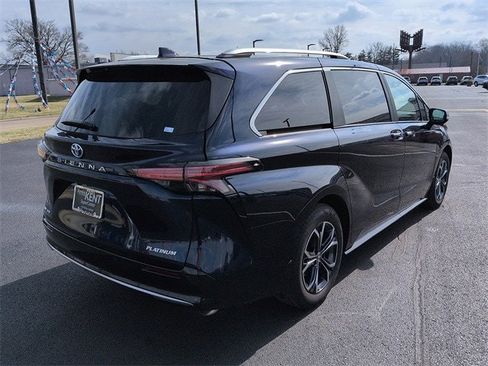 Used 2025 Toyota Sienna Platinum image 7