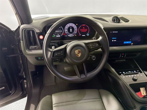 Certified 2024 Porsche Cayenne Coupe AWD/4WD image 18