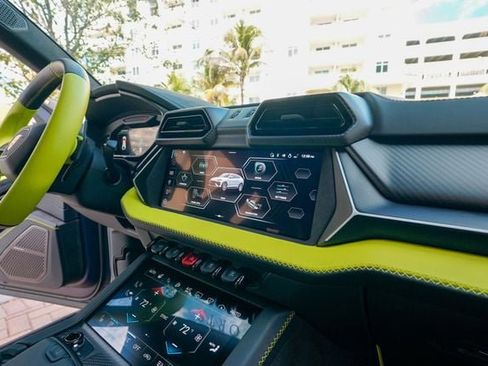 Used 2025 Lamborghini Urus SE image 92