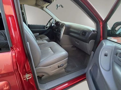 Used 2005 Chrysler Town & Country Touring w/ Luxury Group image 19
