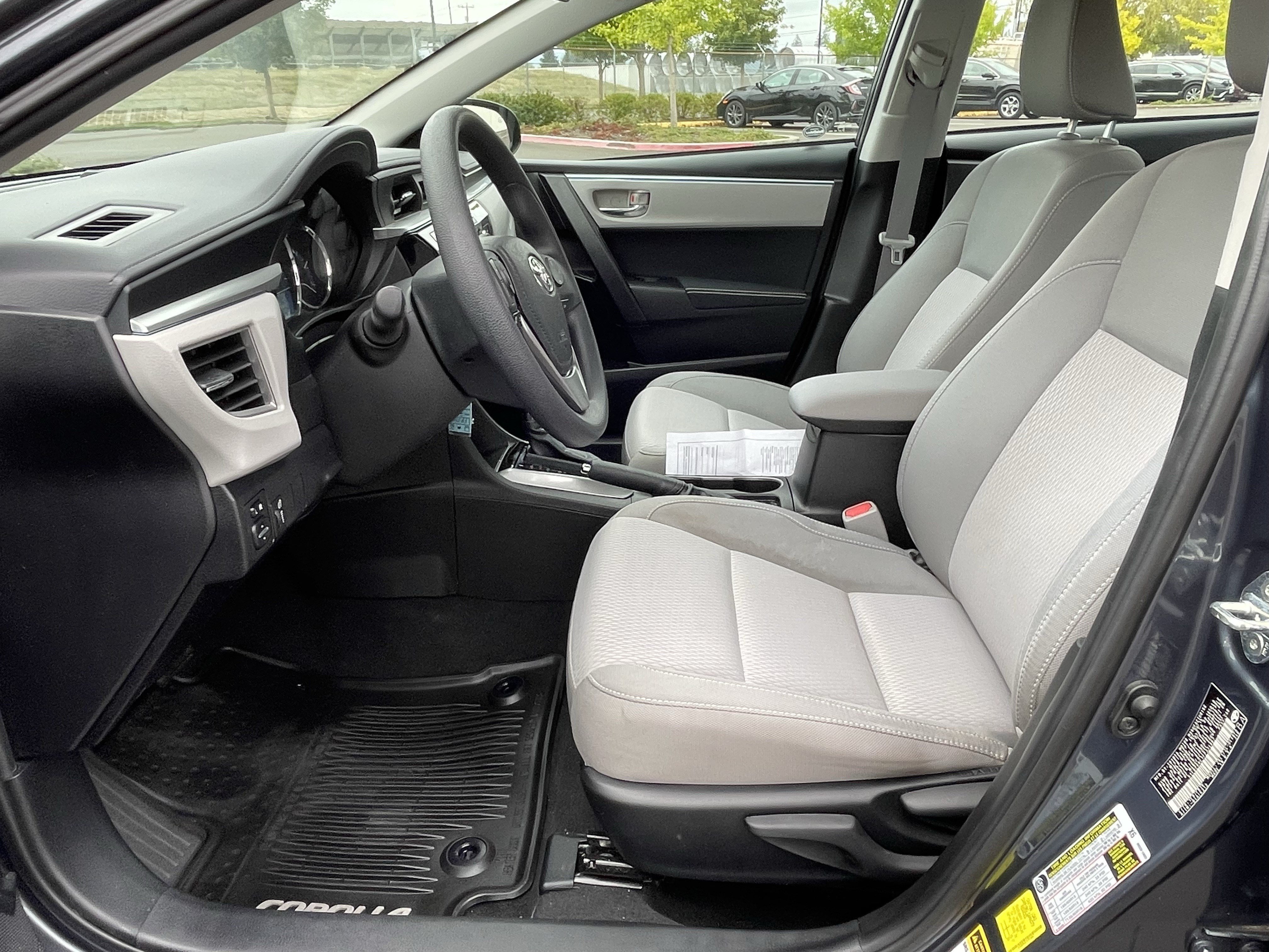 Used 2015 Toyota Corolla LE FWD image 11