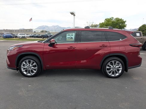 Used 2024 Toyota Highlander Limited AWD/4WD image 3