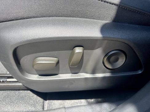 Used 2026 Chevrolet Equinox LT w/ Convenience Package II FWD image 12