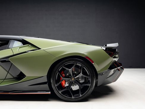 Used 2024 Lamborghini Revuelto AWD/4WD image 22