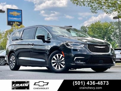 Used 2023 Chrysler Pacifica Touring-L