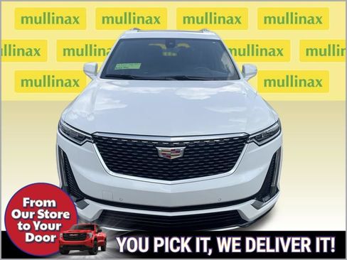 Used 2024 Cadillac XT6 Premium Luxury w/ Technology Package FWD image 2
