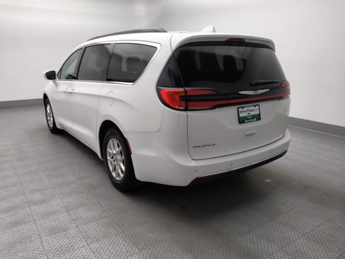 Used 2022 Chrysler Pacifica Touring-L FWD image 6
