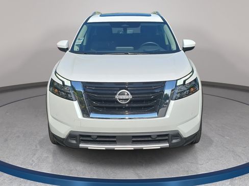 Used 2025 Nissan Pathfinder Platinum AWD/4WD image 2