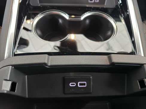 New 2026 Chevrolet Suburban LT image 21