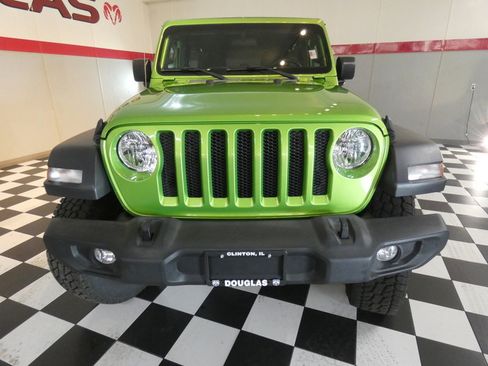 Used 2019 Jeep Wrangler Unlimited Sport AWD/4WD image 2