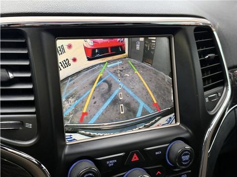 Used 2017 Jeep Grand Cherokee Overland w/ Jeep Active Safety Group image 55