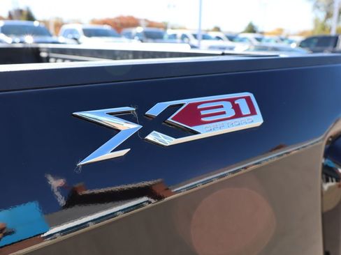 Used 2025 GMC Sierra 1500 SLT w/ SLT Premium Plus Package image 33