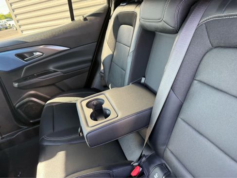 Used 2025 Chevrolet Equinox EV LT w/ Convenience Package image 16