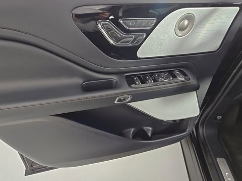 Used 2025 Lincoln Aviator Reserve w/ Equipment Group 201A image 16