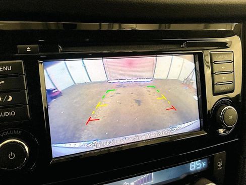 Used 2018 Nissan Rogue SV image 20