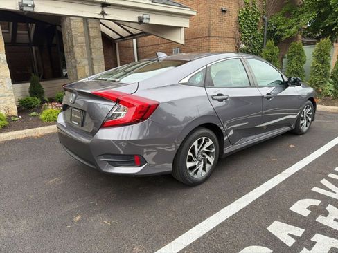 Used 2018 Honda Civic EX image 8