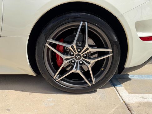 Used 2015 Ferrari California T RWD image 12