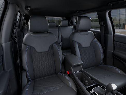 New 2026 Jeep Compass Latitude AWD/4WD image 16