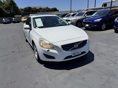 Used 2012 Volvo S60 T5 w/ Climate Pkg FWD image 9