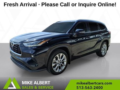 Used 2022 Toyota Highlander Limited image 3