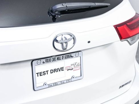 Used 2018 Toyota Highlander Limited Platinum FWD image 39