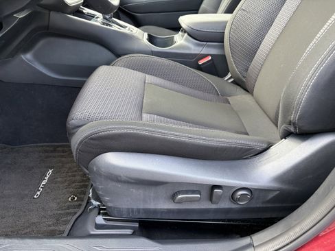 Used 2025 Subaru Outback Premium image 28