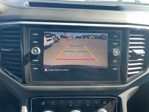 Used 2022 Volkswagen Atlas Cross Sport SE image 28