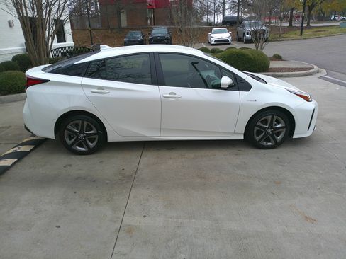 Used 2020 Toyota Prius Limited image 18