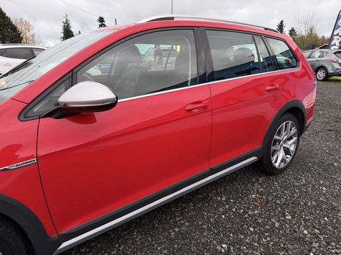 Used 2017 Volkswagen Golf Alltrack SEL image 11