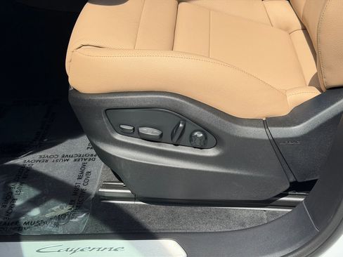 Used 2026 Porsche Cayenne AWD/4WD image 26