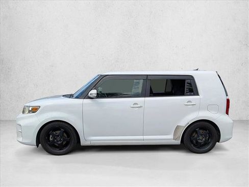 Used 2014 Scion xB FWD image 8