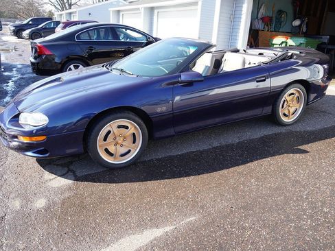 Used 2002 Chevrolet Camaro Z28 w/ SS Performance/Appearance Pkg image 15