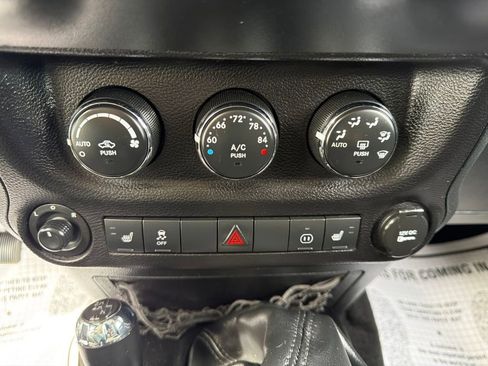 Used 2011 Jeep Wrangler Unlimited Rubicon w/ Dual Top Group AWD/4WD image 27