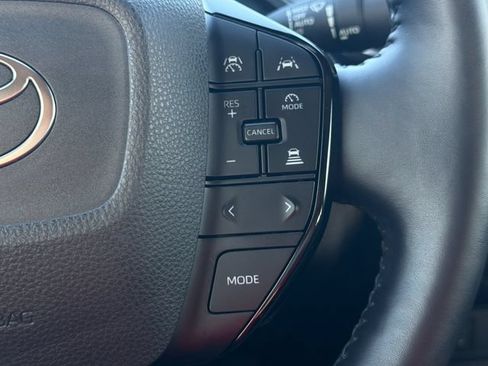 Used 2025 Toyota Prius XLE FWD image 26