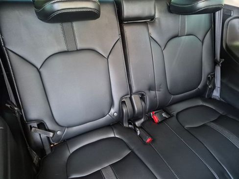 Used 2025 Honda Pilot EX-L image 19