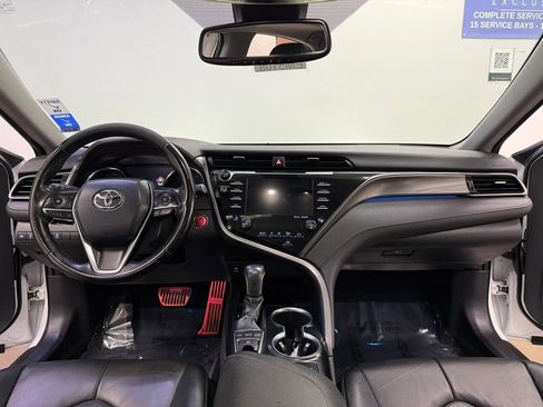 Used 2019 Toyota Camry XSE FWD image 10