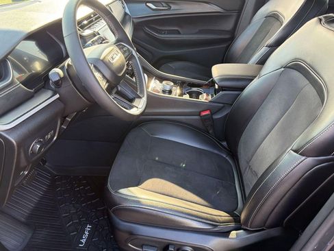 Used 2023 Jeep Grand Cherokee Altitude image 5